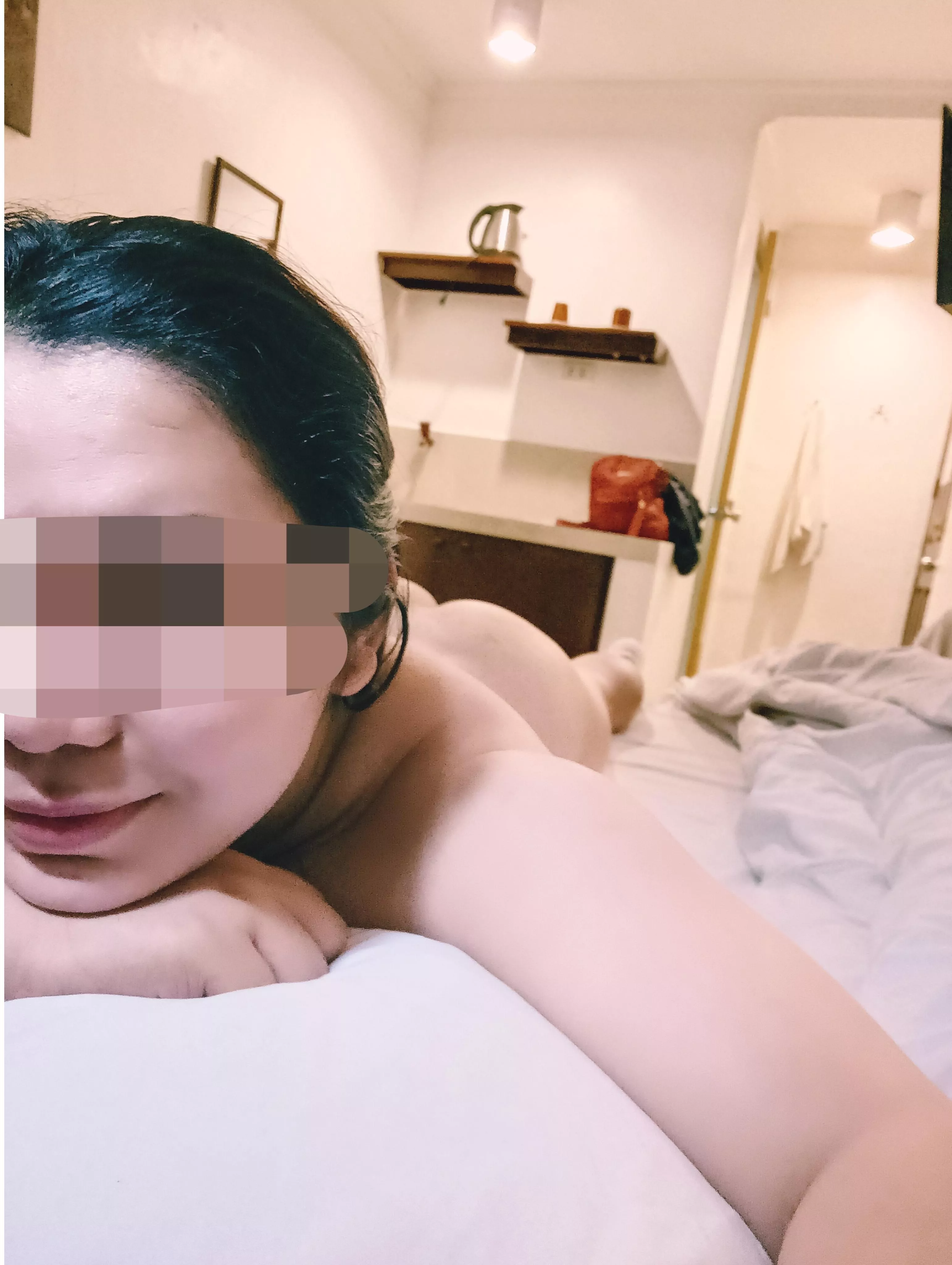 Who wants to join me here? 😘🤭 tgi(f)! 🤫🍑