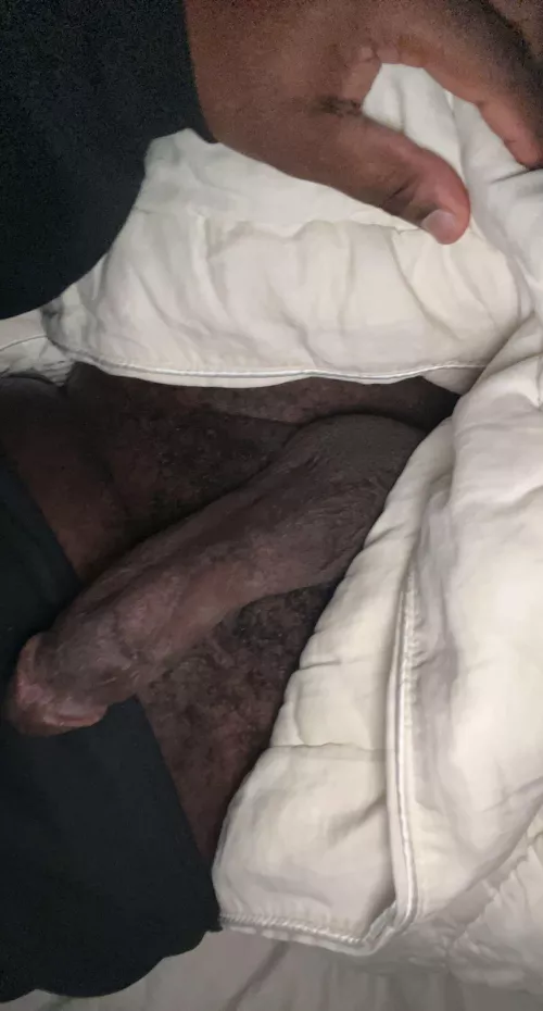 Who’s gonna come and suck it?💦