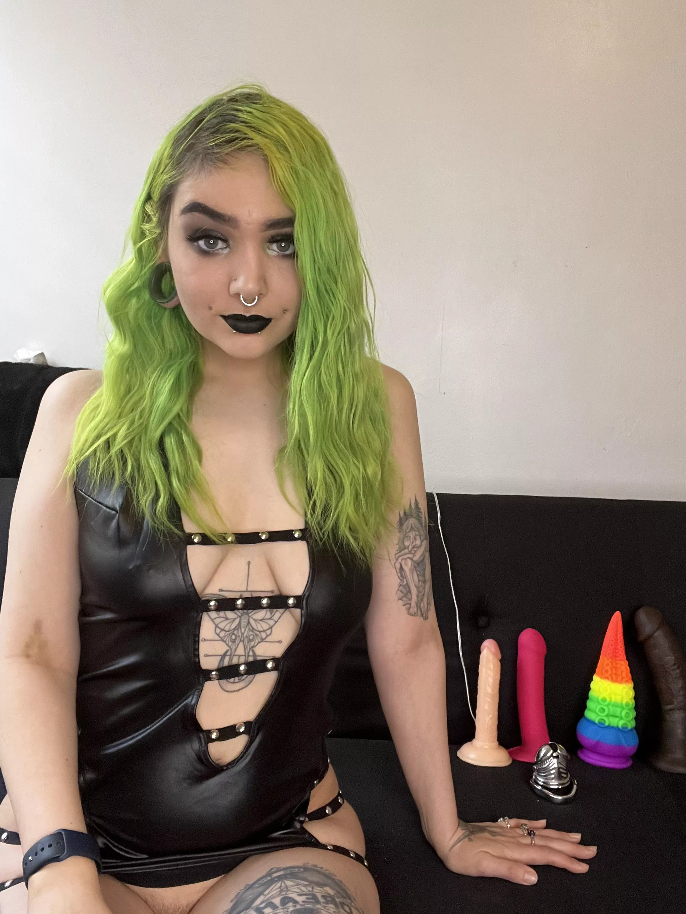 You don’t have to hide your pathetic kinks from me. I already know you’re a loser. 🙇‍♂️ SPH •CEI• CBT• Cuck• & more Kinks and fetishes for beta males! 👑 snap@ elmskittykat kik/telegram@ xdaddyslittlekittyx [selling][domme][fet