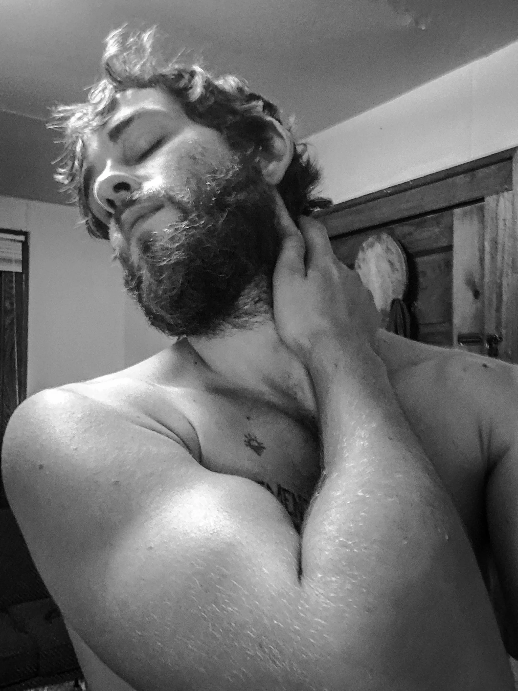 Your shy Lebanese boyfriend 😘