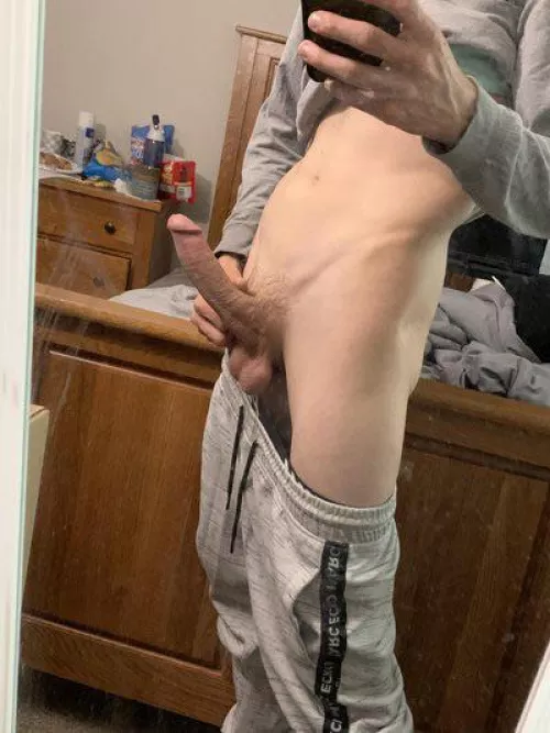 19M, hmu with body and feet pic for response in DM.