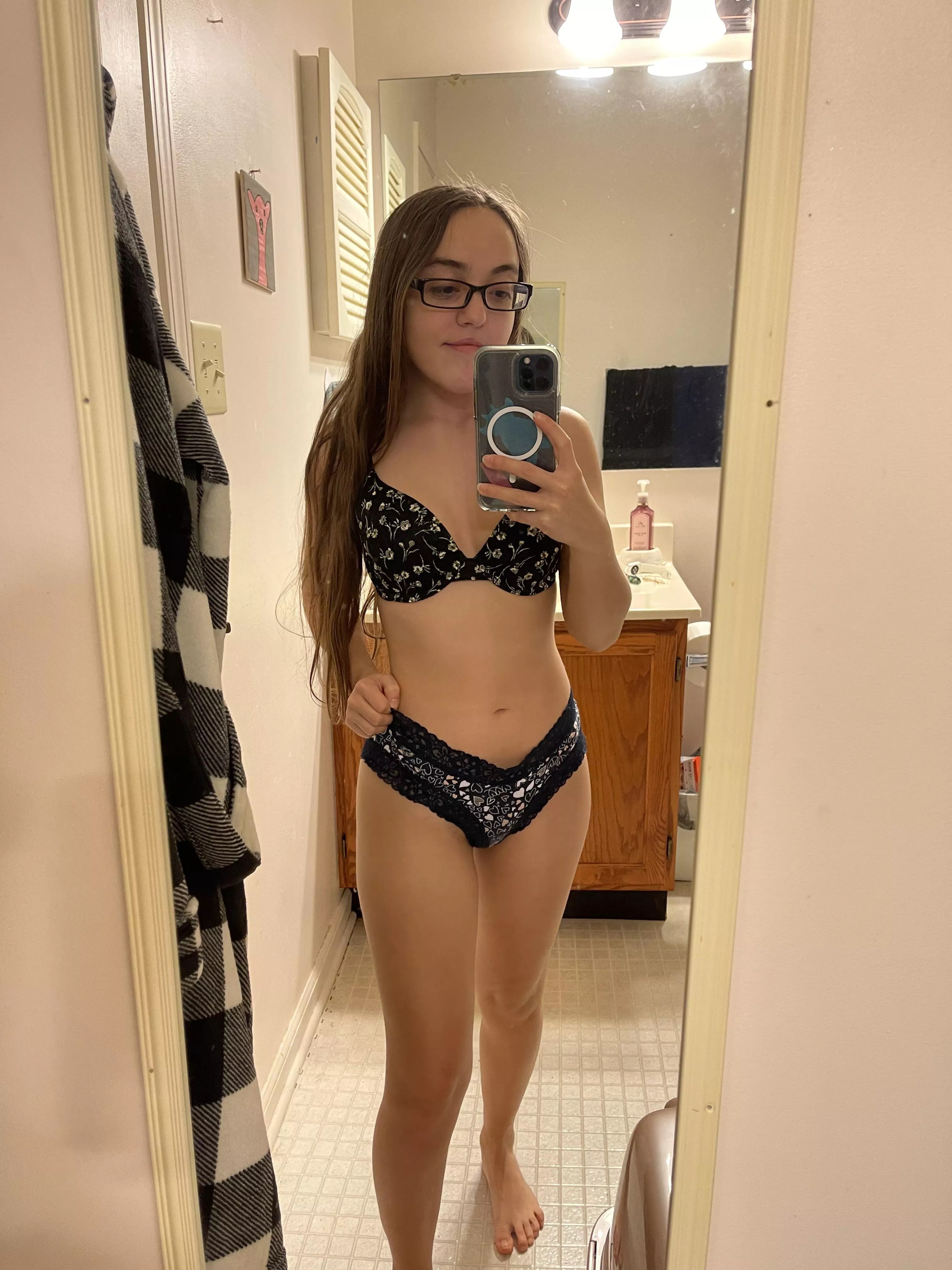 4’8 petite what would you do to me? ❤️