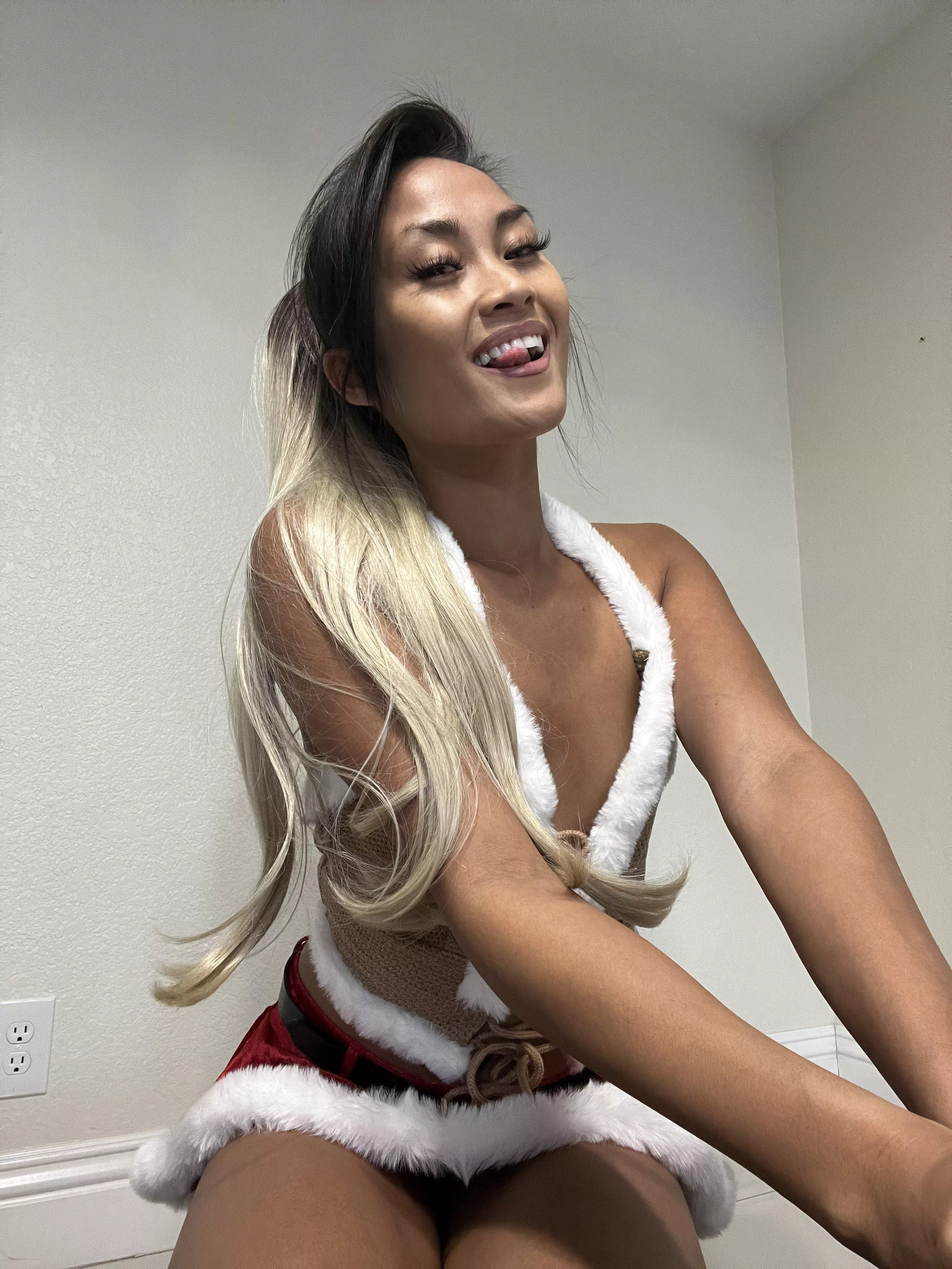 A good little Asian fucktoy would be a perfect Xmas present ;)