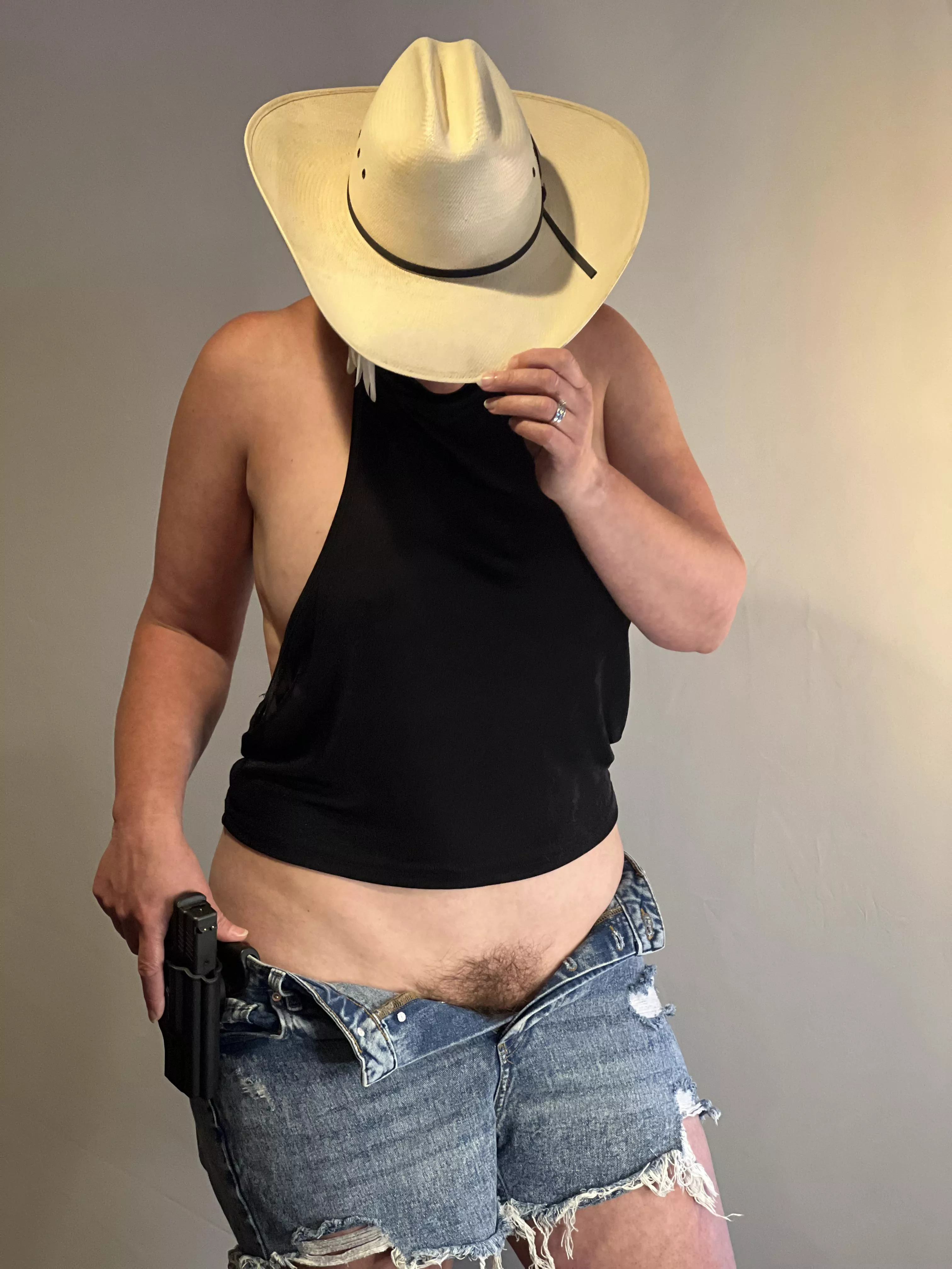 Anyone wanna ride this cowgirl?😈