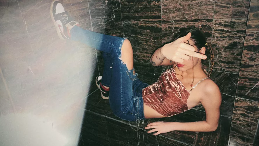 Bet YOU like mu middlefinger. Check link in comm