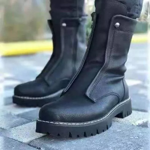 Could anyone be an absolute legend and help me find the name of these type of boots? Really struggling but I adore them!