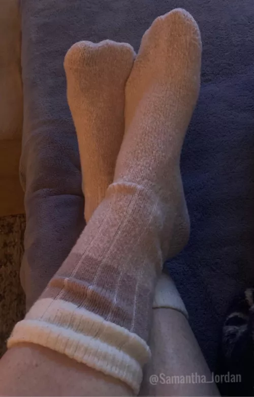 Do you love the soft sock that is keeping my lotion feet warm this winter night?