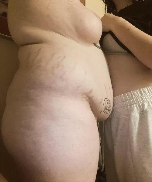 During Christmas everyone has been telling my feeder that she looks so skinny 😫 maybe because she’s always standing next to me??