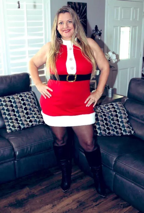 (F)50 Mrs clause is coming to drain your cock while Santa is busy