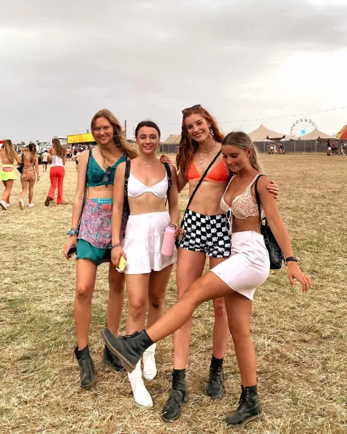 Festival girls