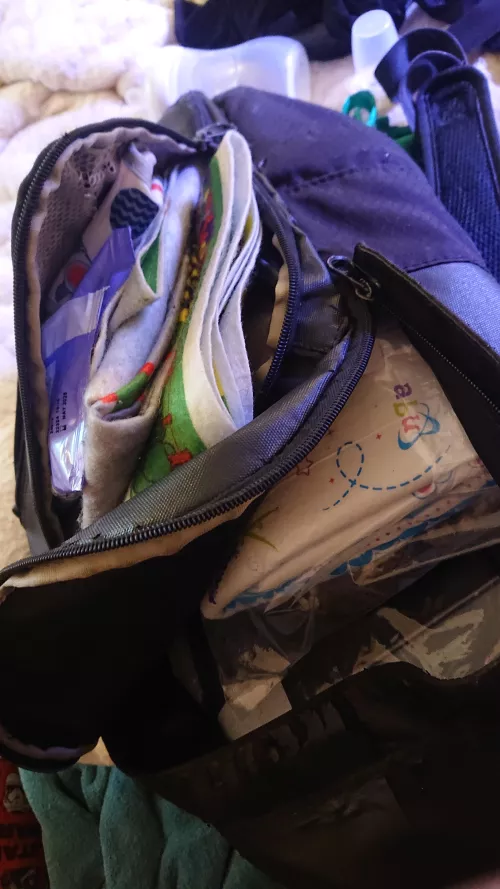 Getting ready to go to my mom's house!! I got play mats, some paper for drawing and my diapers c: I'm so excited 🎄⛄