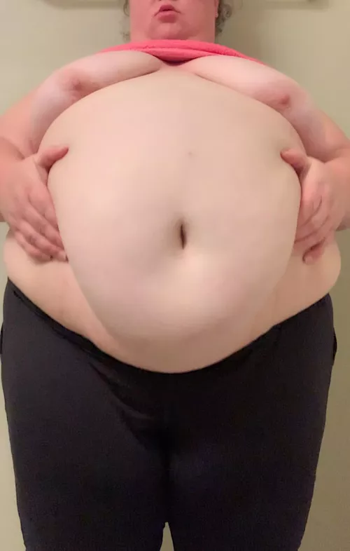 Grab me by the belly and call me a fat slut 🥵