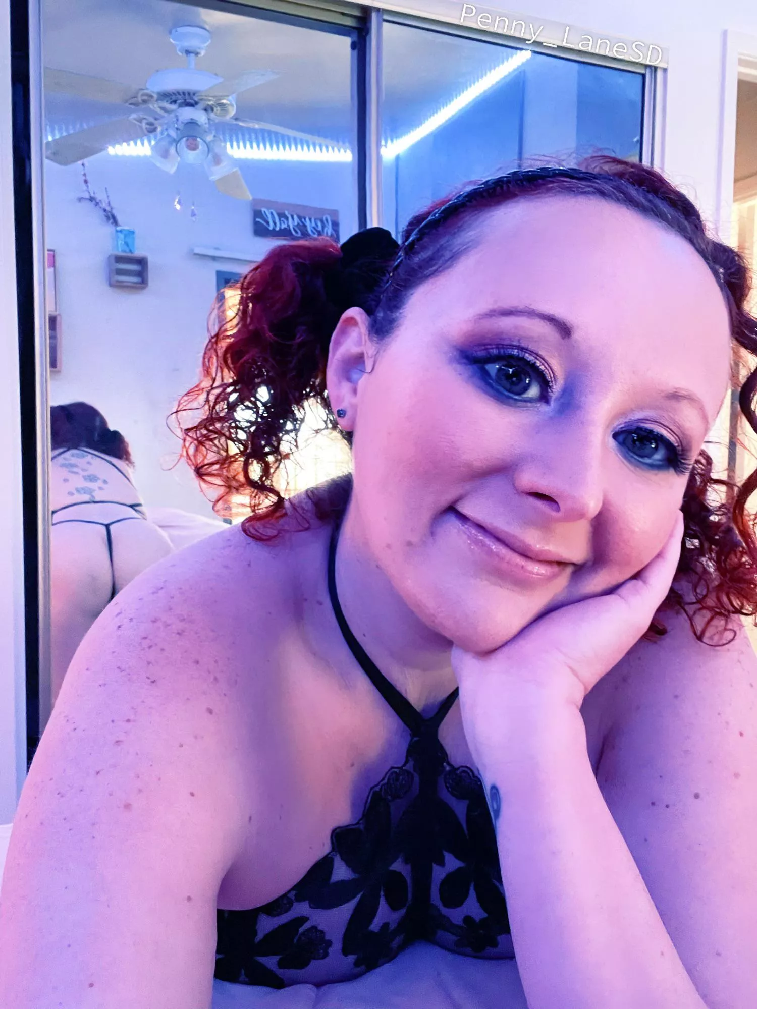 Happy Christmas Eve! 🎄 Want to fuck under the tree to celebrate?