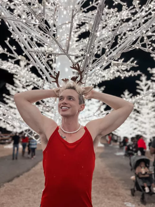 Hope you’re getting a great start to your weekend! ❤️🤍❤️🤍❤️