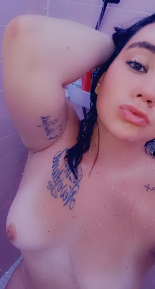 Hot water and hard nips 💋