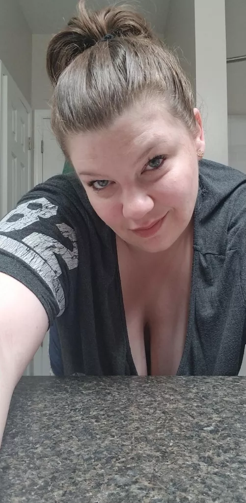 Hubby is asleep and im super horny tonight