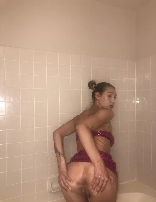 i love it when my ass hole get stretched in the shower