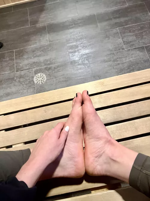 I wonder what would look great in between my feet…😈