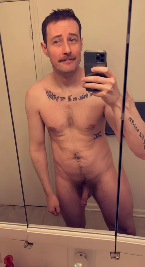 If Santa’s sleigh breaks down tonight he could just ride this mustache instead. 🎅🏽👨🏻