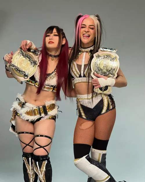 IYO SKY and Dakota Kai