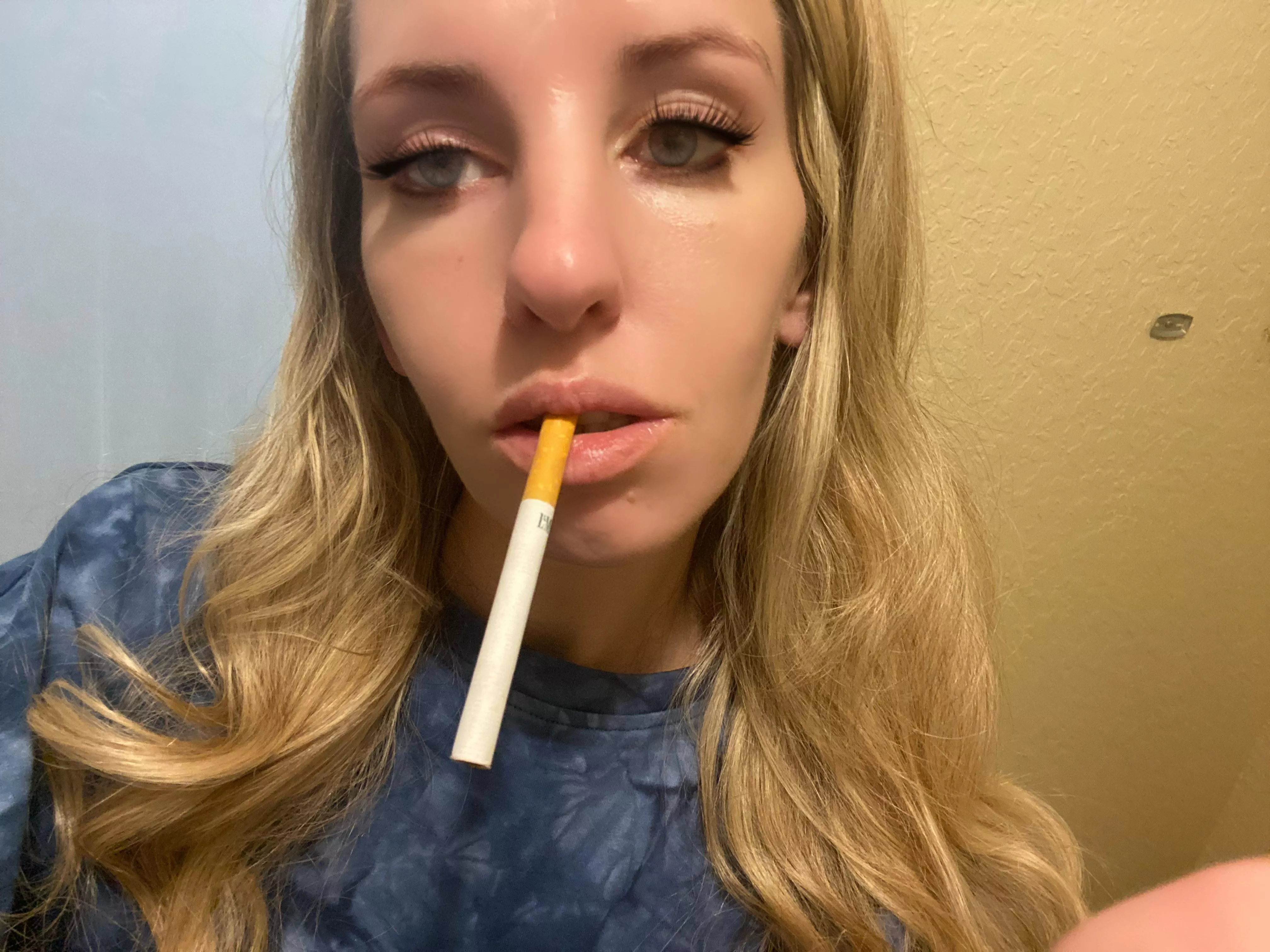 Let’s chain smoke 💨 out back after a big Xmas 🎄 dinner