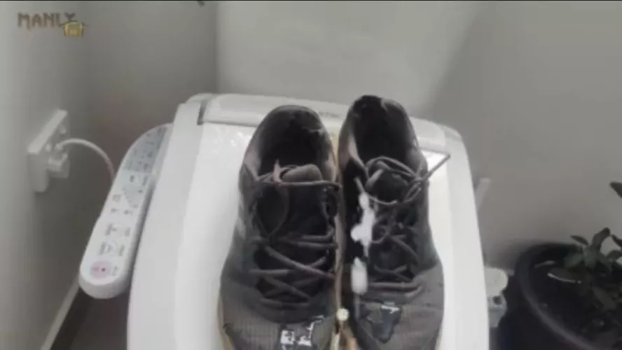 Making sure these sneakers have a white Christmas ;)