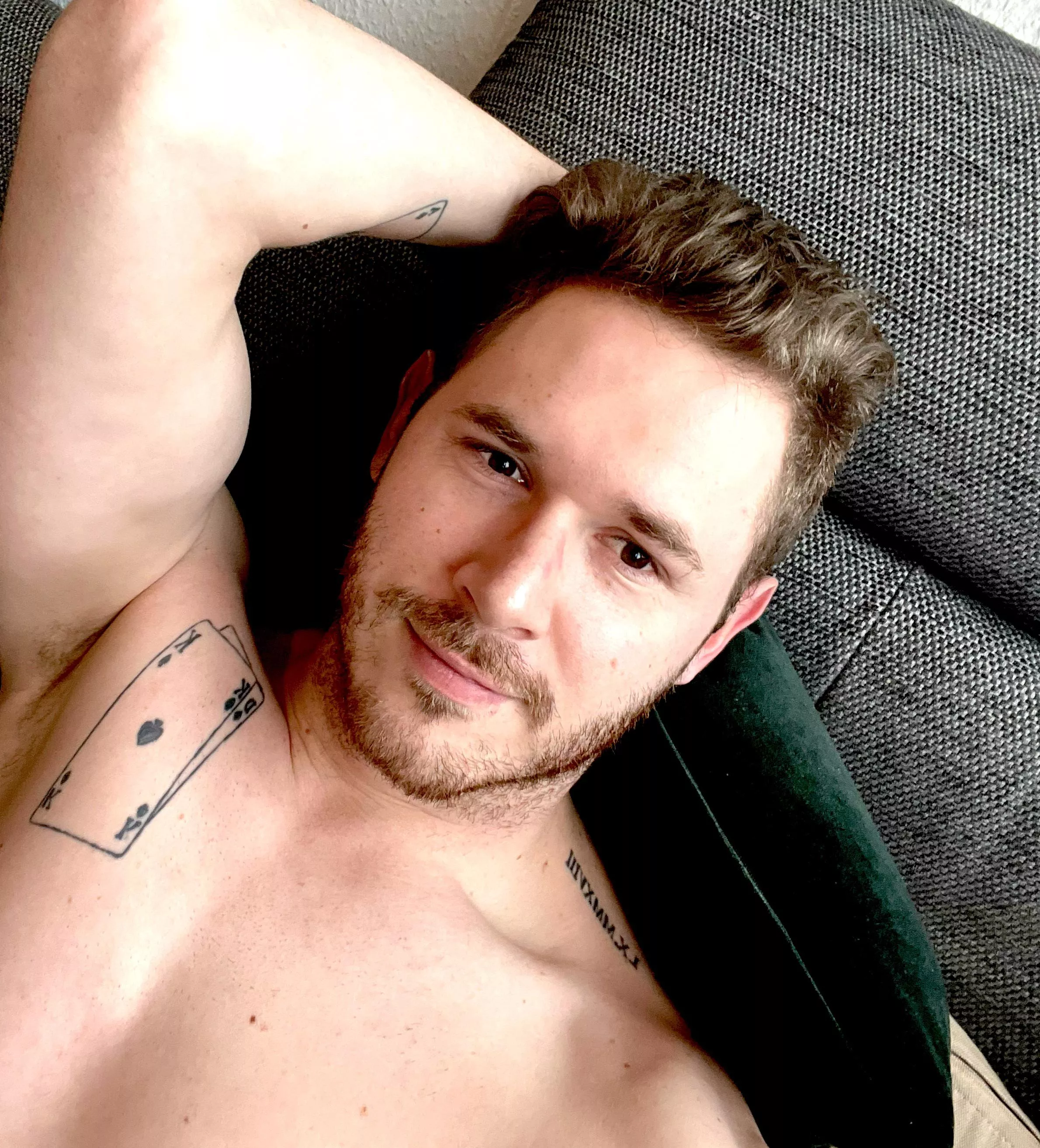 Merry Christmas everyone. I’m alone tonight so hope to catch some love here …