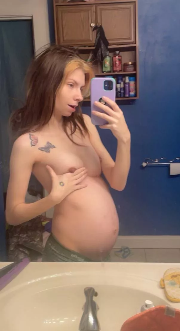 Mommy’s so horny tonight come play🤤