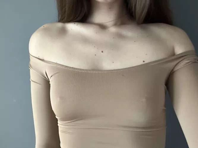 My nips are looking for a way out👀