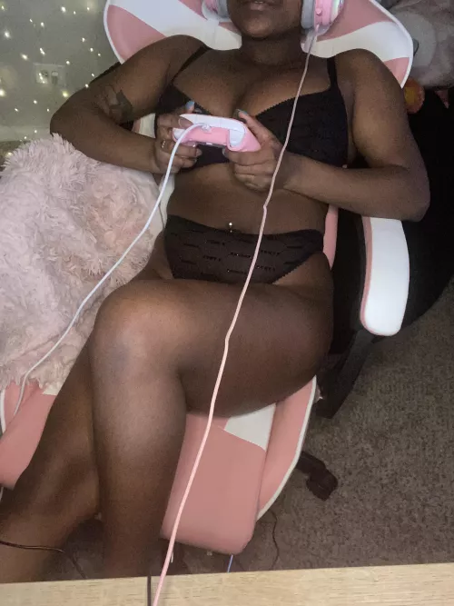 Play with me while I play my games 💅