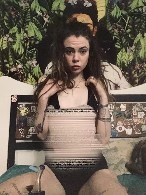 There’s still time to get on My naughty list.. 😼 [domme]