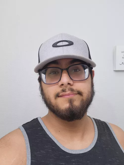 this grizzly says hi 👋 🐻