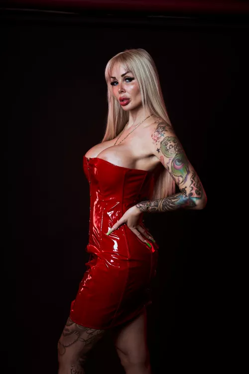 This latex is so tight it can't handle my melons