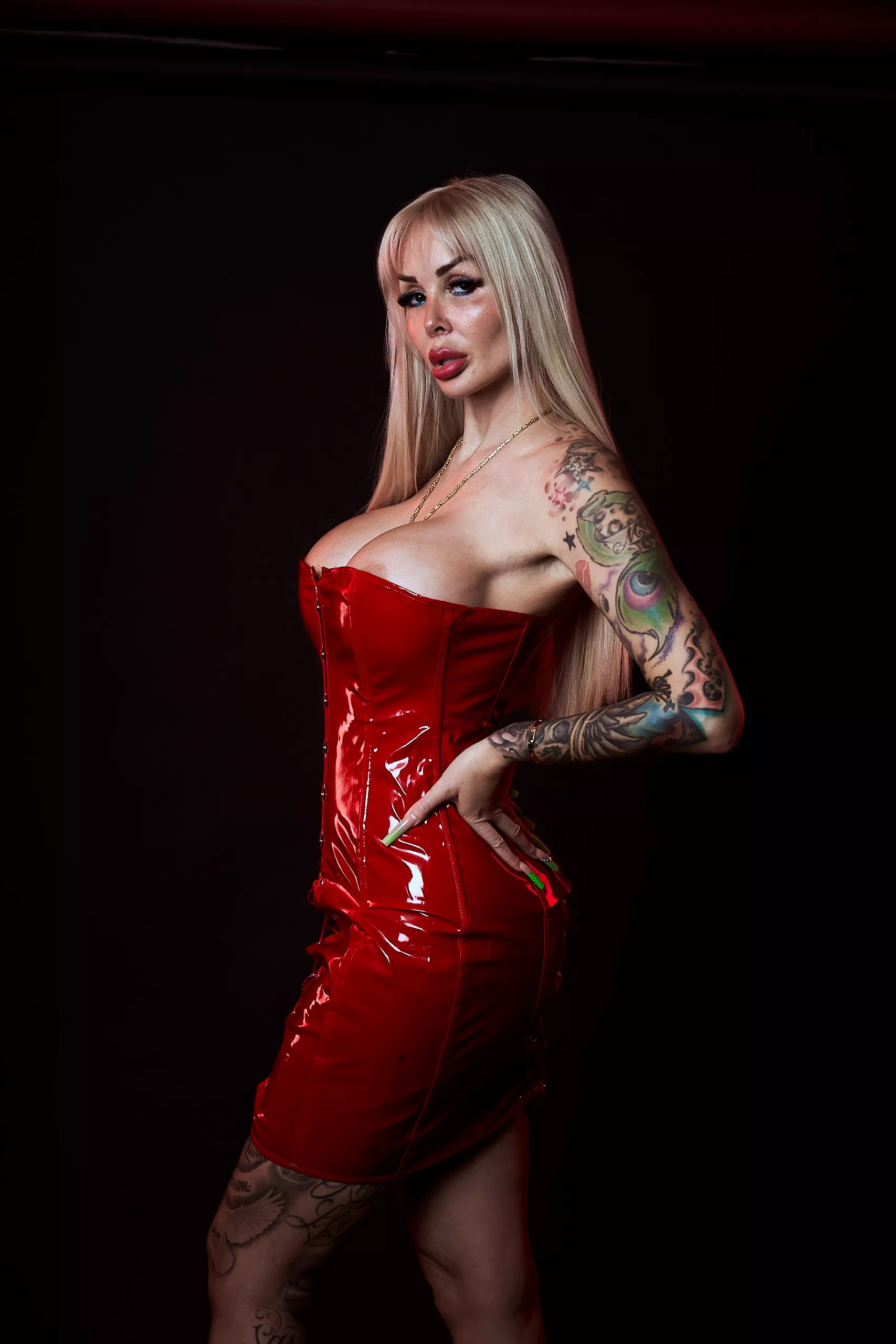 This latex is so tight it can't handle my melons