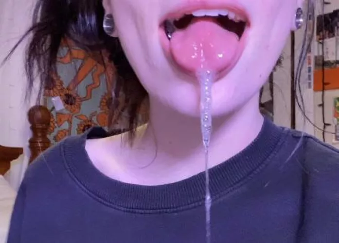 tongue out for daddy <3