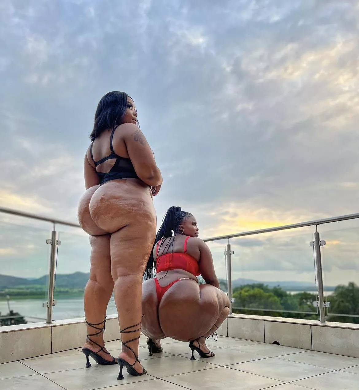 top or bottom? i think bottom got it she thick for days 🤣