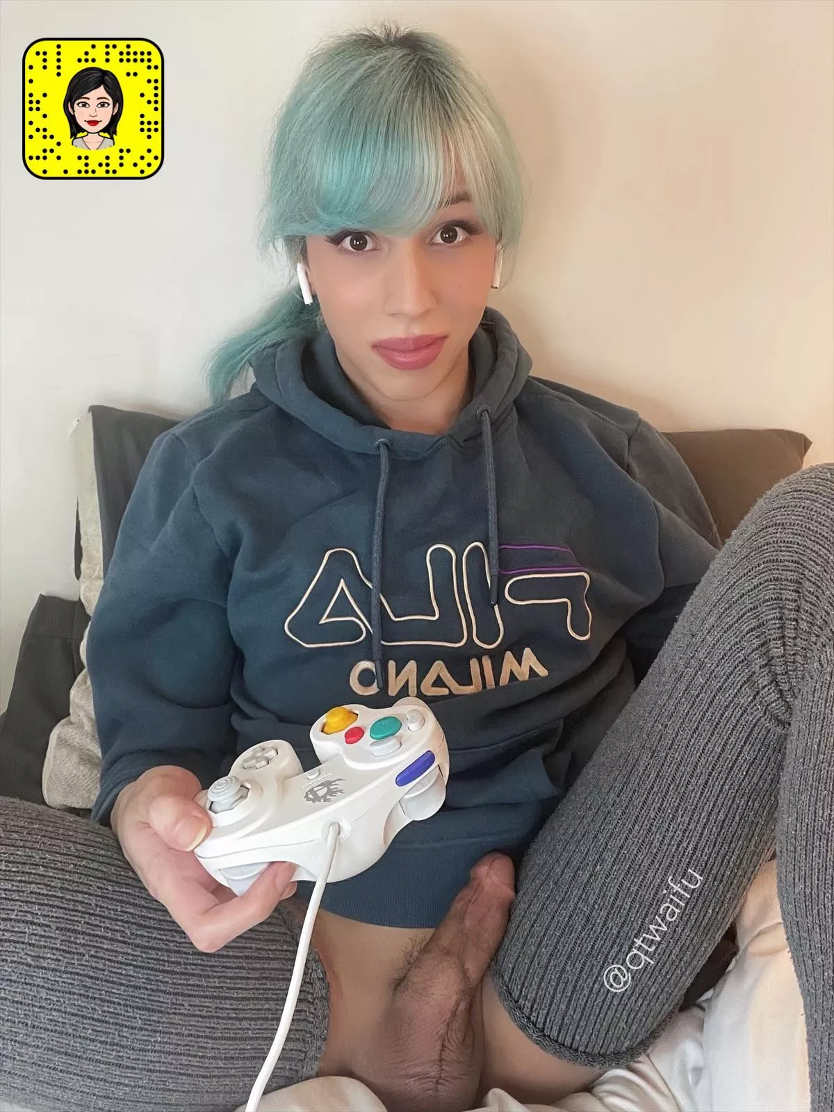 Wanna play Smash? Loser sucks off the winner 🥰
