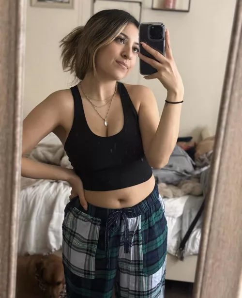 Wanted to share my gf with you guys on Christmas! Traders plz send sample with face & full body. Merry Christmas! Tell me what you think of her