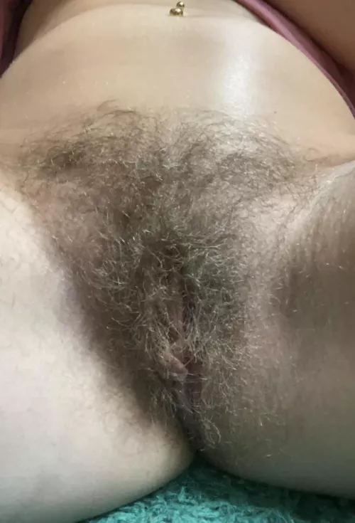 Who needs panties when you have a bush this thick?