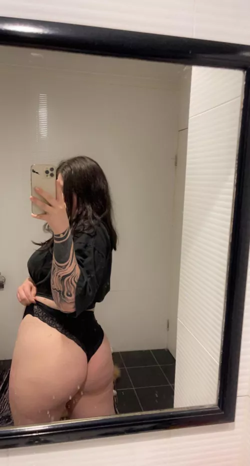 Would you fuck a thick goth girl?