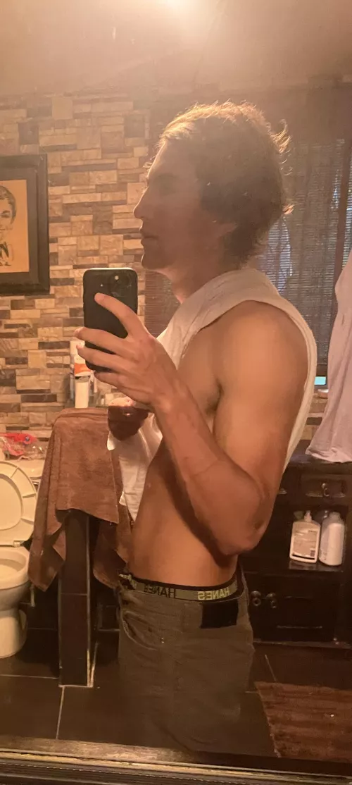 Yo i just wanted to flex ive literally never been in shape before