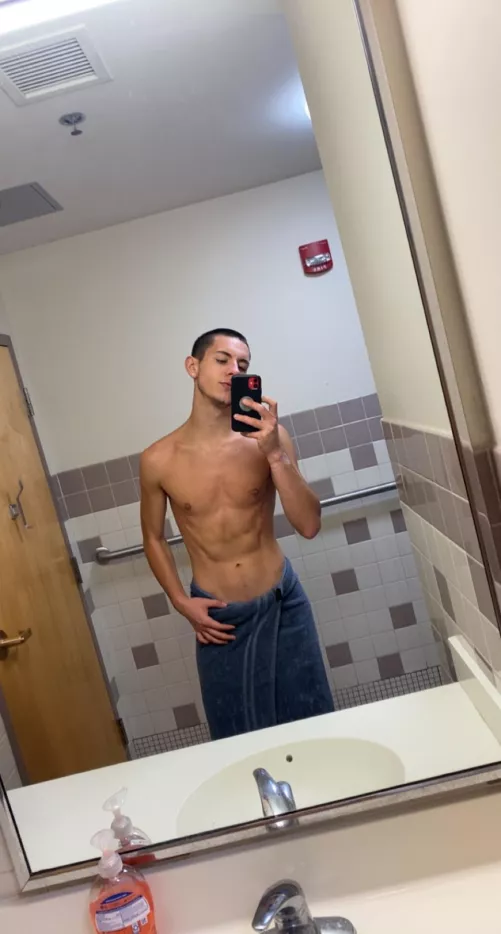 19 male, anyone wanna video jerk?