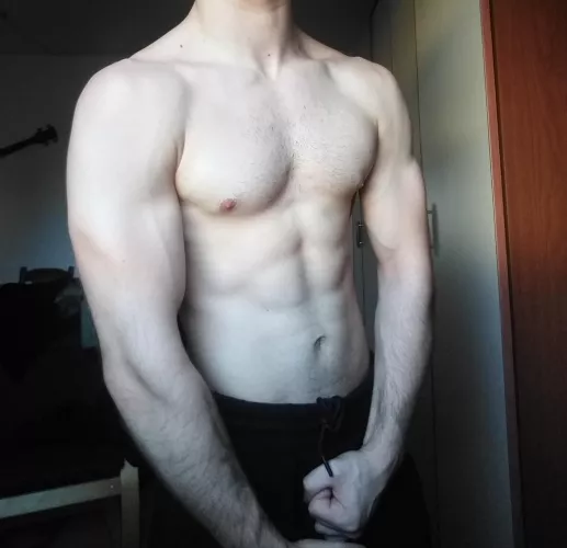 20m here, would love to meet an older (40-60) man for some snaps