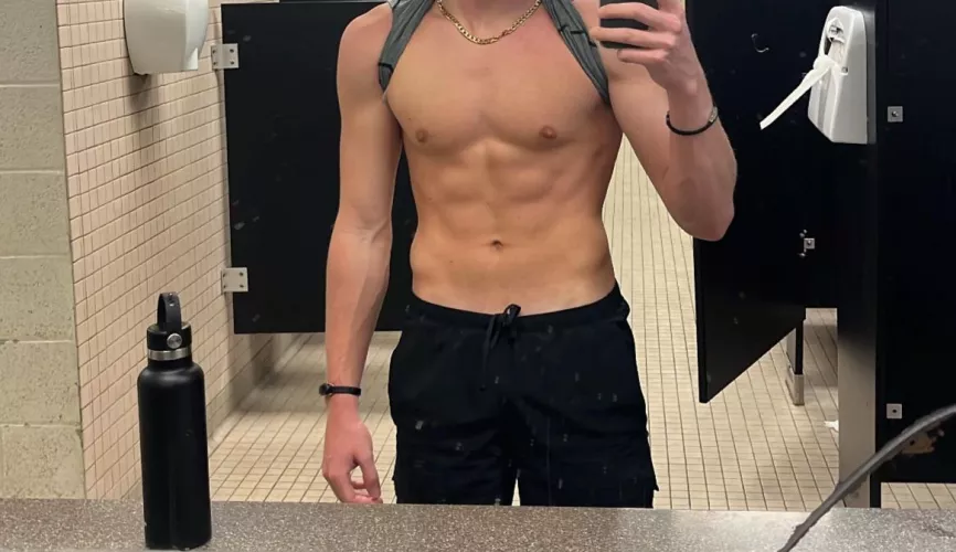 20m looking to bust my nut with a hot guy. hmu @rustbucket01