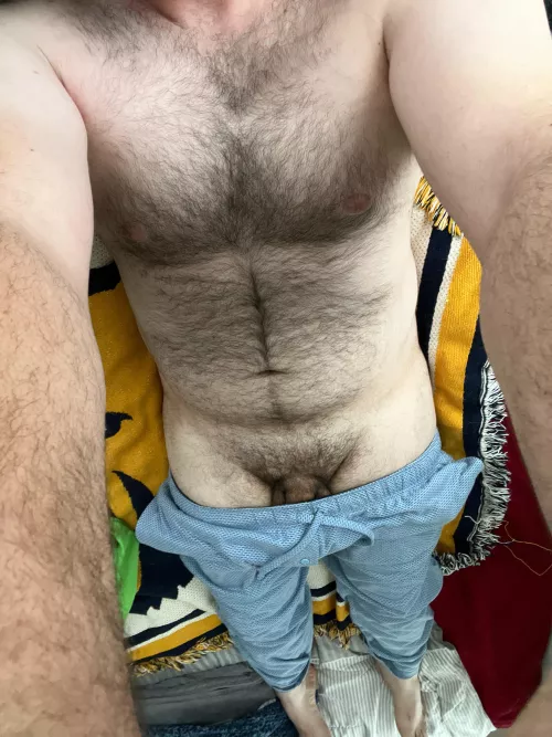23 dad bod top looking to trade with kinky bottoms hmu at dlc_9919. The kinkier the better