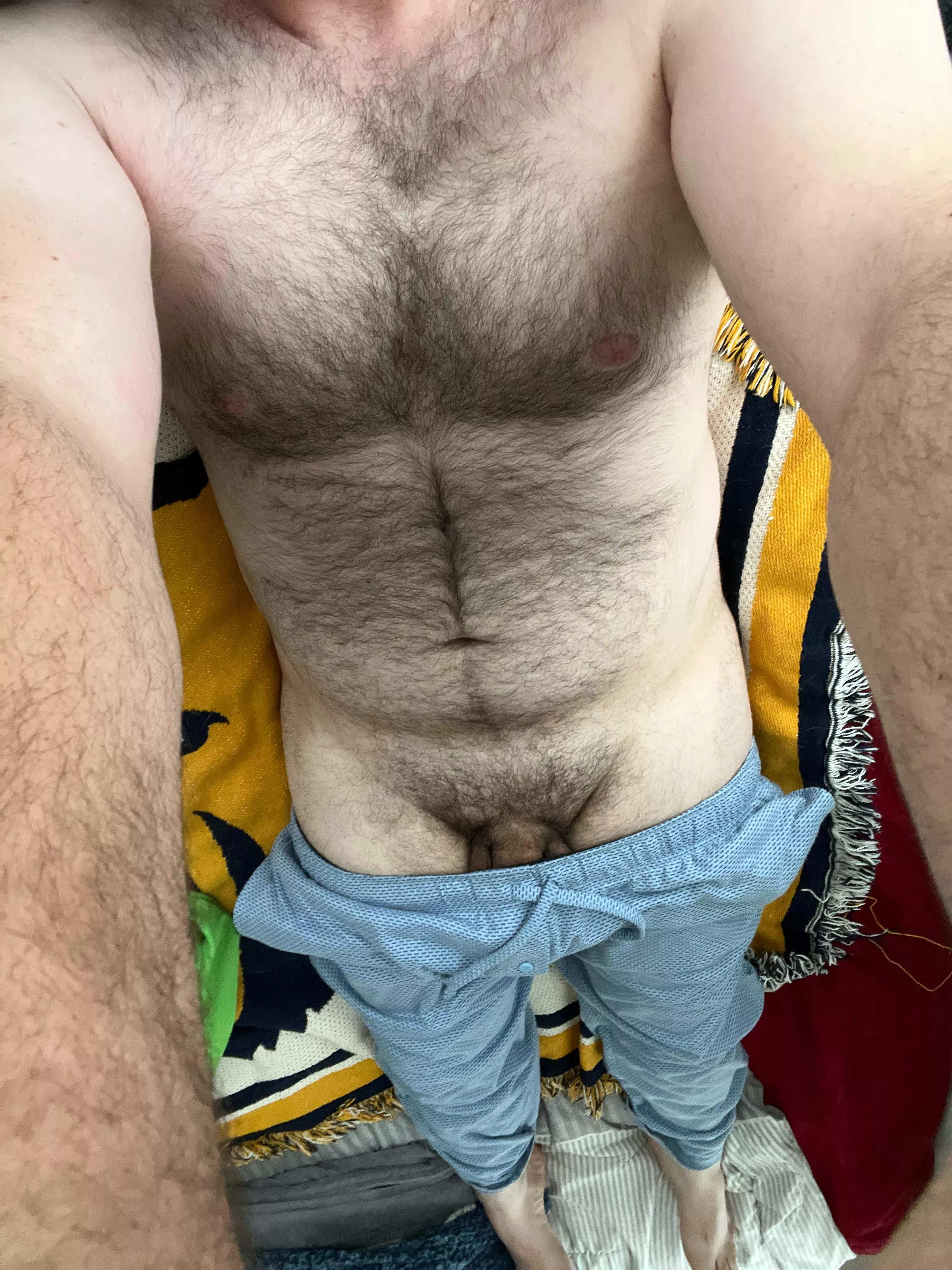 23 dad bod top looking to trade with kinky bottoms hmu at dlc_9919. The kinkier the better