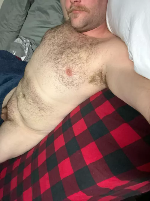 [28] anyone up for Christmas cuddles hit me up mascmountainguy