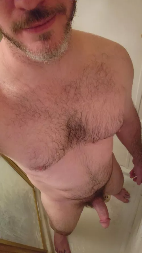 [40] I'm looking for a good girl and a naughty one.