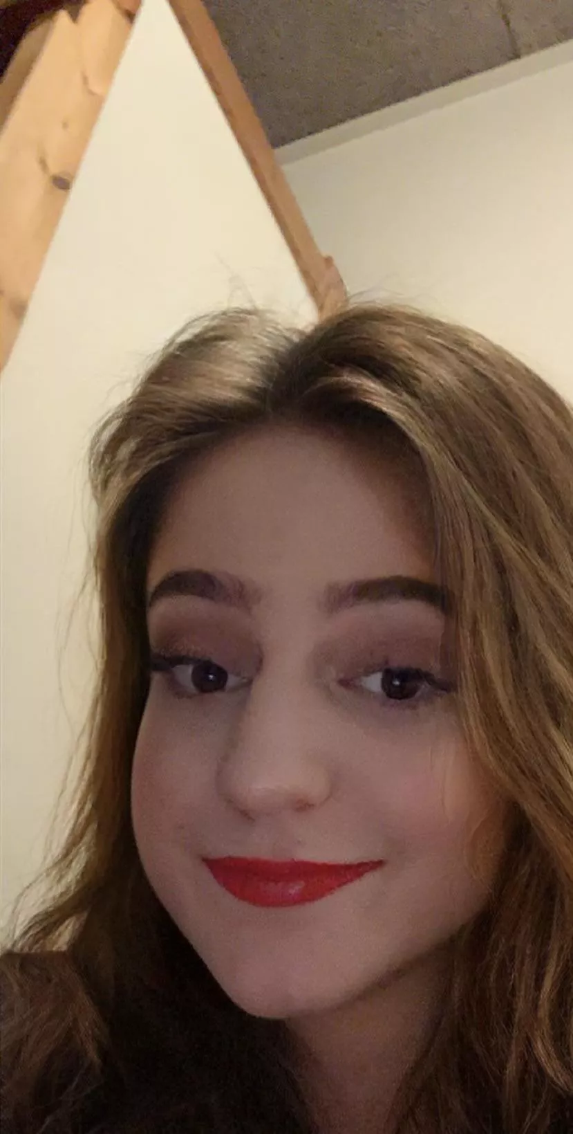 Added some lipstick on me 🤪 how do i look? 😌