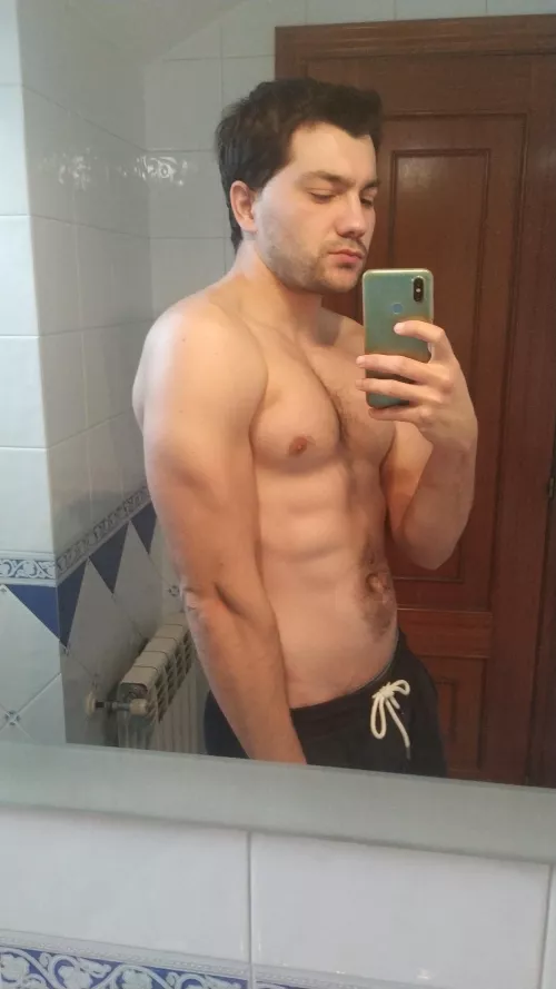 After yesterday's binge, it's time to laze around and play Read Dead Redemption 2 🎮